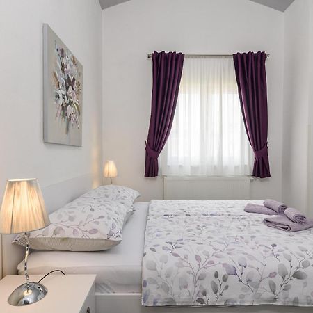 Rooms Anna Trogir Exterior foto