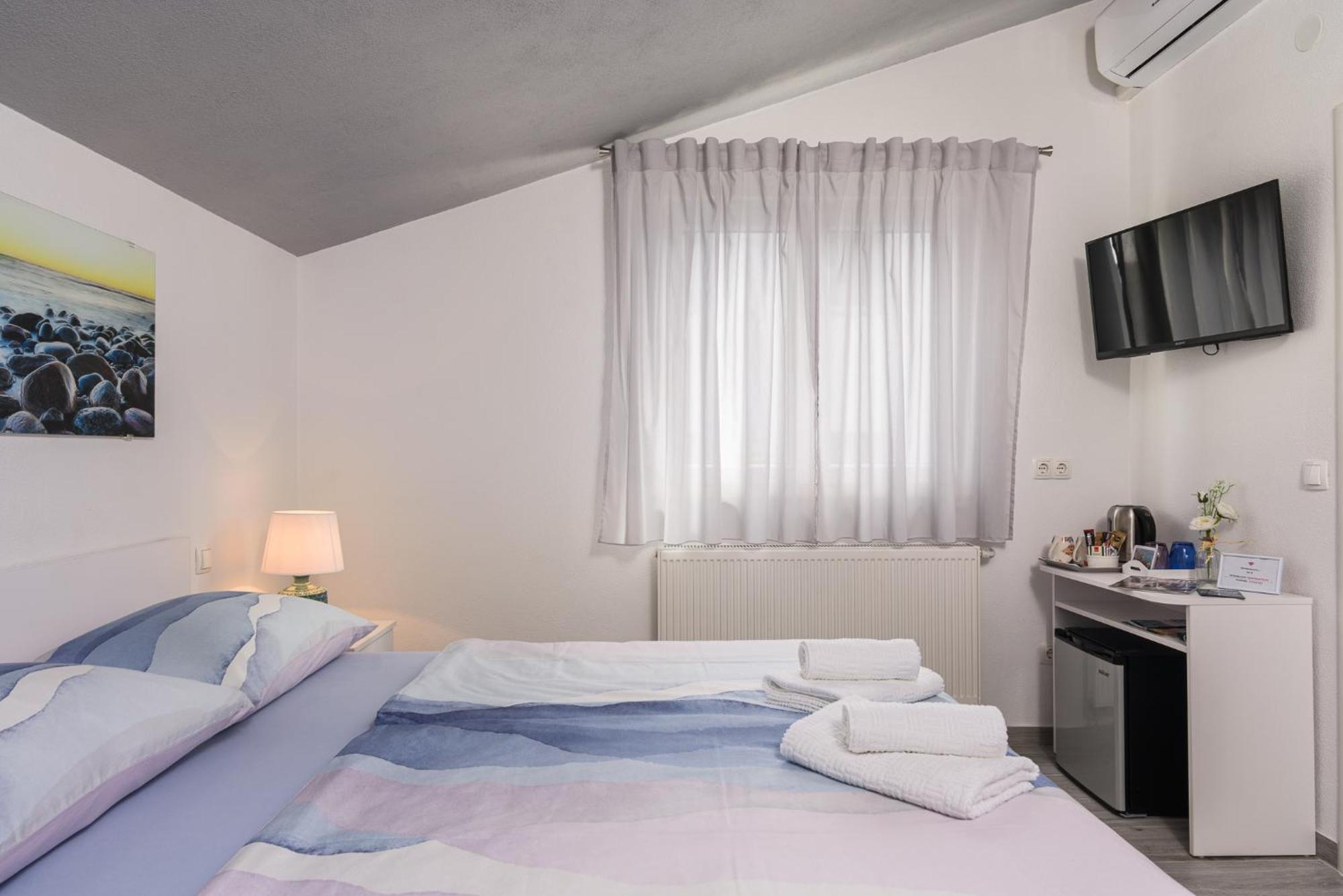 Rooms Anna Trogir Exterior foto